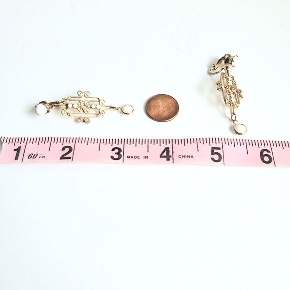 Vintage Gold & White Drop Earrings 60s Scroll Filagree Clip-On - Picture 5 of 5
